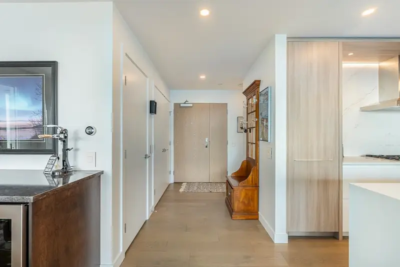 1503 15165 THRIFT AVENUE - photo 3 of 25