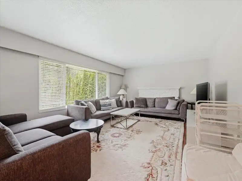 1444 RIVERSIDE DRIVE - photo 3 of 24