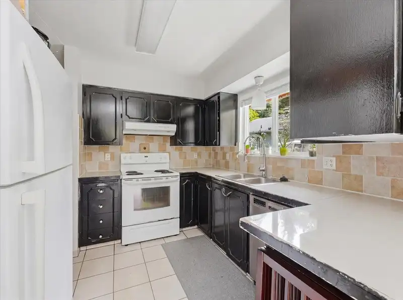 1444 RIVERSIDE DRIVE - photo 4 of 24