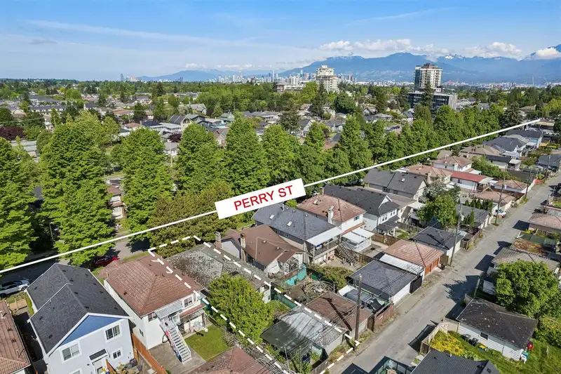 4420 PERRY STREET - photo 3 of 15