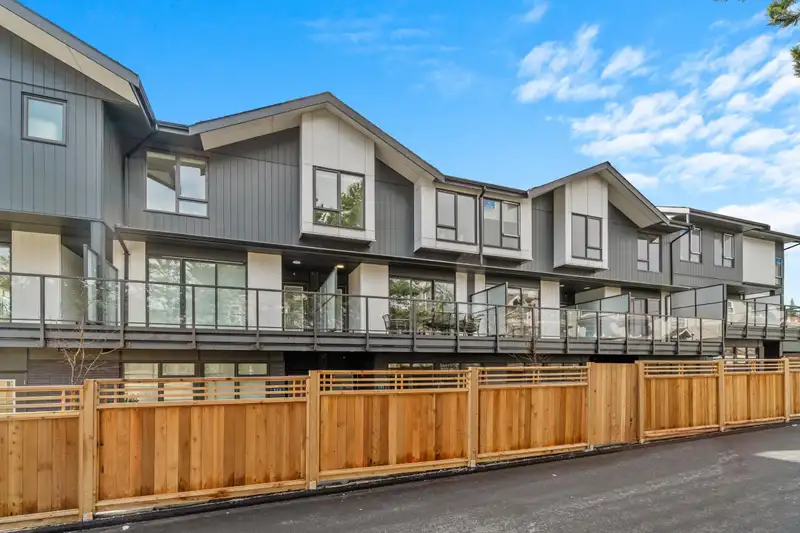 210 7161 17TH AVENUE - photo 3 of 31