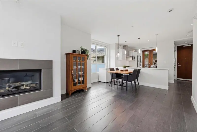 204 2388 MARINE DRIVE - photo 3 of 22