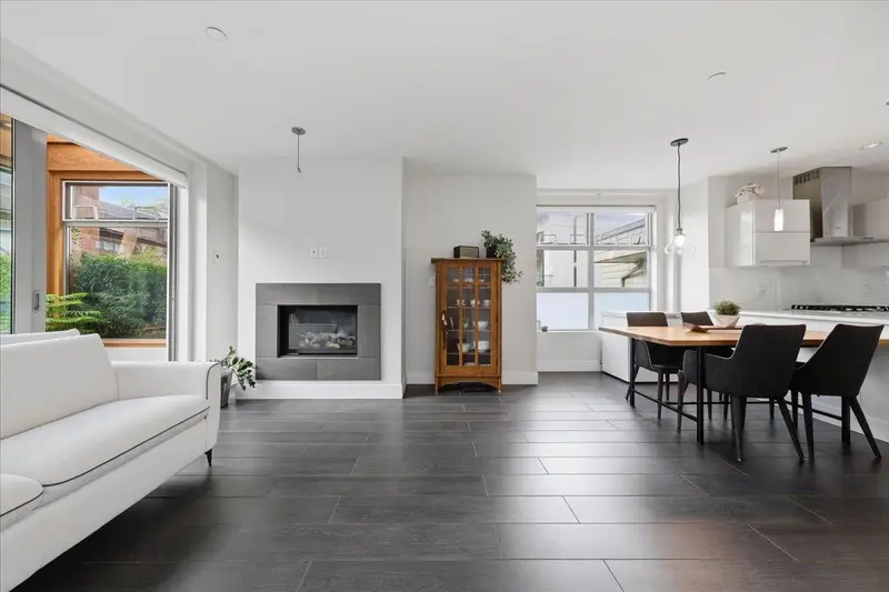 204 2388 MARINE DRIVE - photo 4 of 22