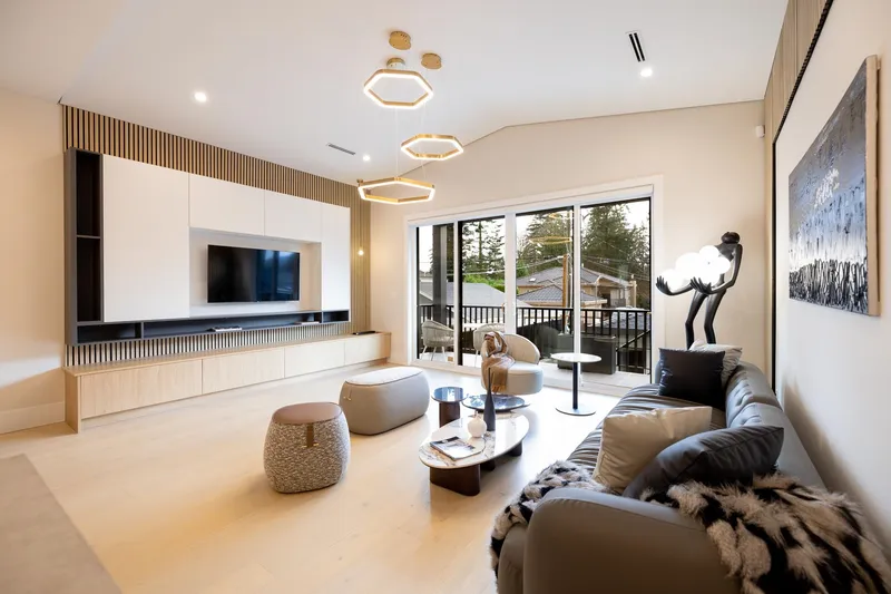 8055 18TH AVENUE - photo 2 of 25