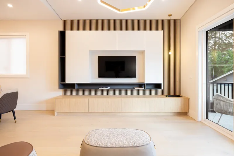 8055 18TH AVENUE - photo 4 of 25