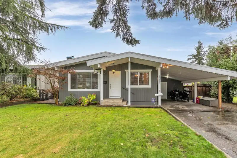 22928 117 AVENUE - photo 1 of 19