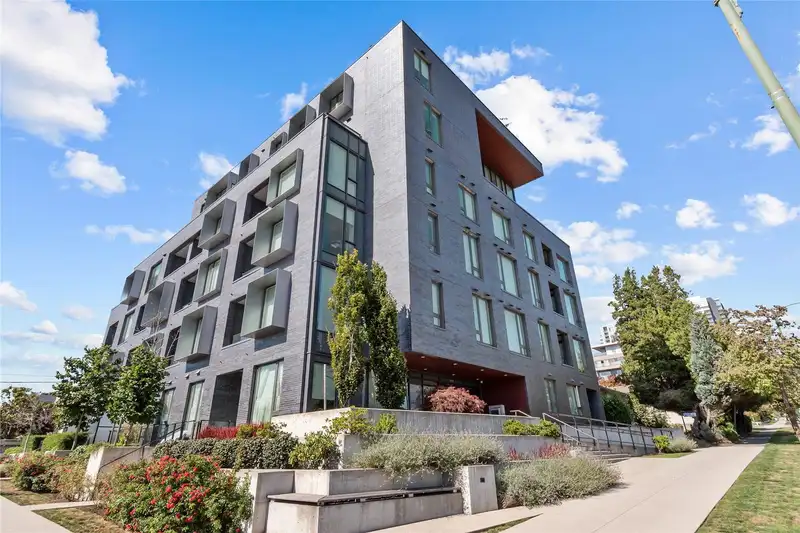 401 7777 CAMBIE STREET - photo 1 of 20
