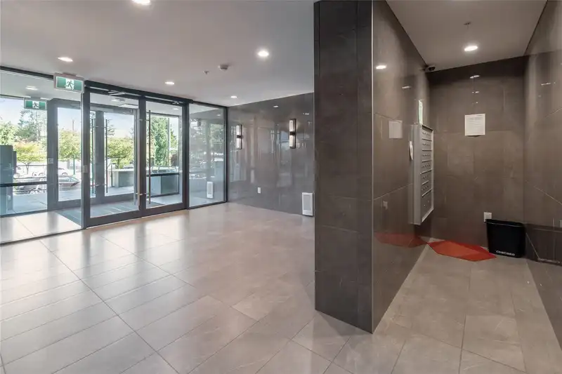 401 7777 CAMBIE STREET - photo 2 of 20