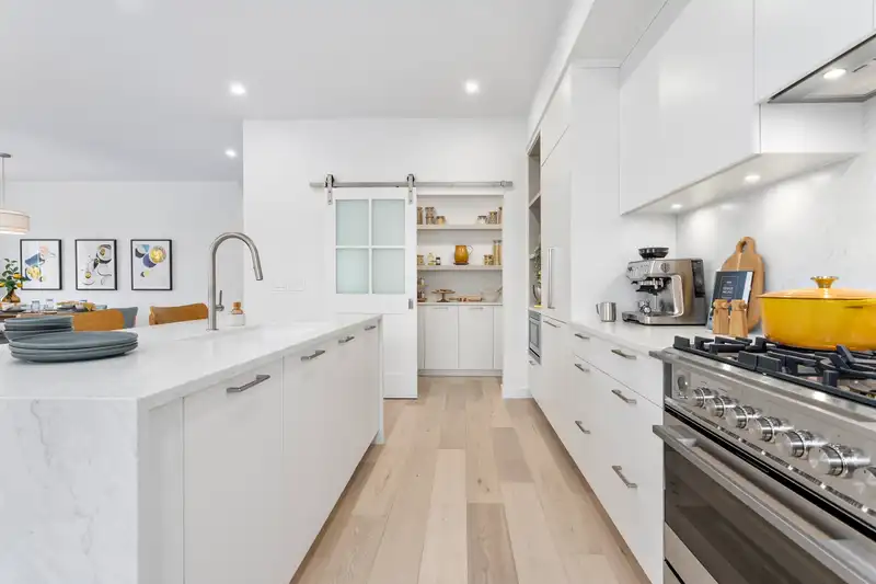 6413 HARROW AVENUE - photo 1 of 19
