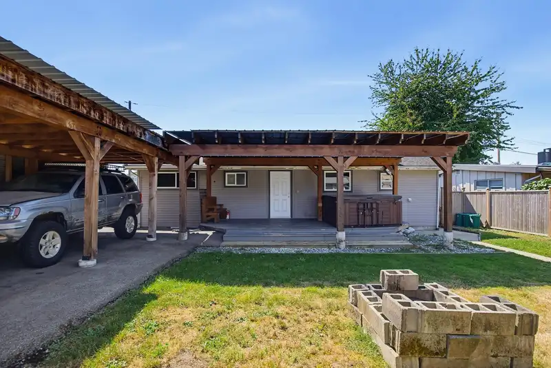 33515 8 AVENUE - photo 2 of 40