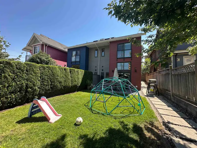 2073 E PENDER STREET - photo 3 of 36