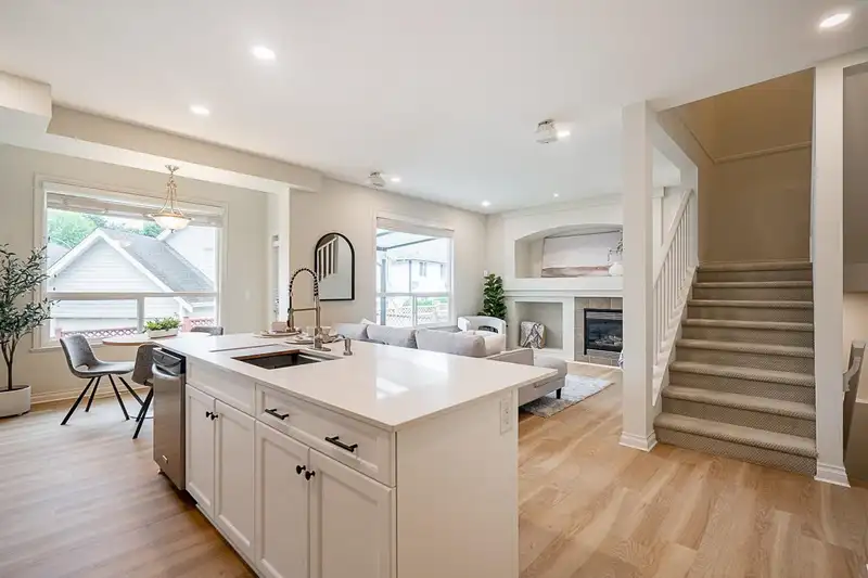 6928 179 STREET - photo 2 of 37