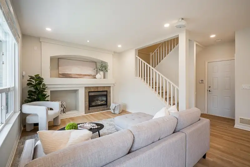 6928 179 STREET - photo 3 of 37