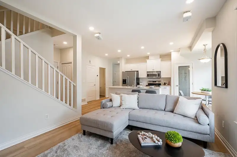 6928 179 STREET - photo 4 of 37