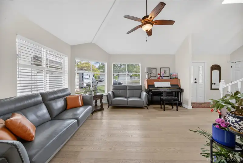 21023 45 AVENUE - photo 4 of 35