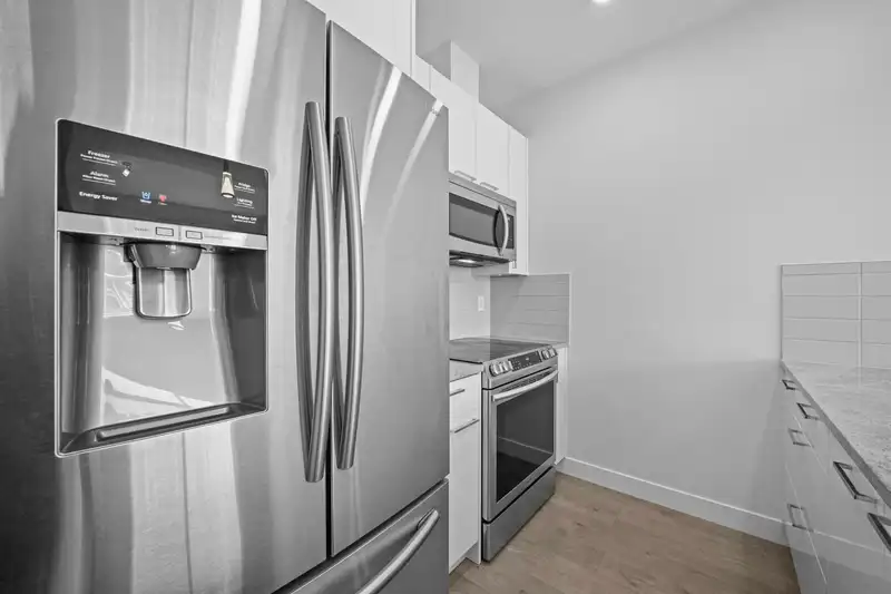 514 20696 EASTLEIGH CRESCENT - photo 2 of 24