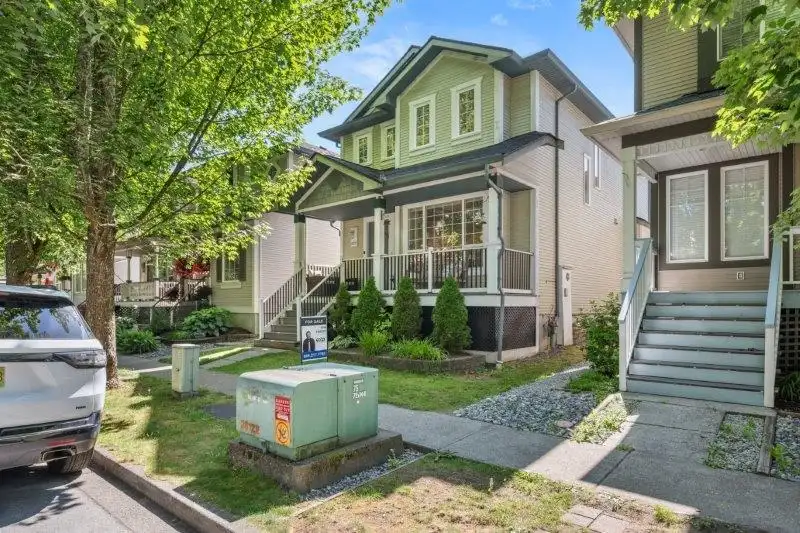 10091 243RD STREET - photo 4 of 38