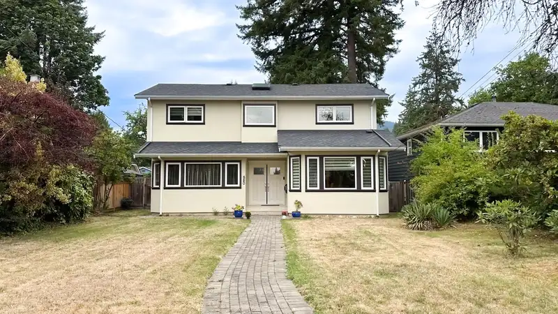 880 W 19TH STREET - photo 1 of 40