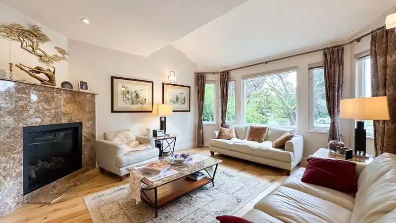 880 W 19TH STREET - photo 3 of 40