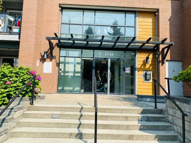 308 13733 107A AVENUE - photo 1 of 8