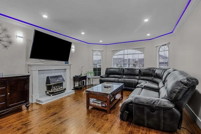 32144 ASHCROFT DRIVE - photo 2 of 20