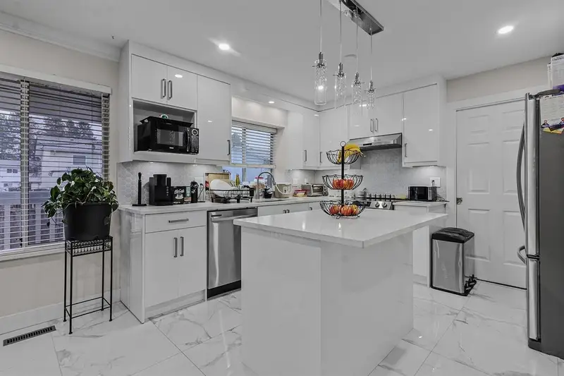 32144 ASHCROFT DRIVE - photo 3 of 20