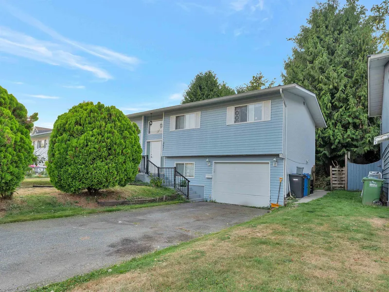 2651 MACBETH CRESCENT - photo 2 of 18