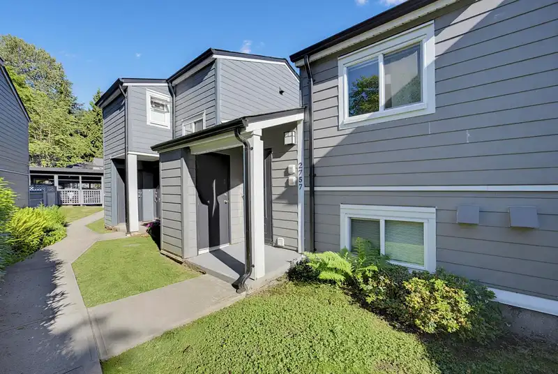 2757 ELLERSLIE AVENUE - photo 2 of 21