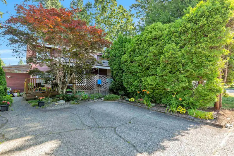 2587 LATIMER AVENUE - photo 2 of 36