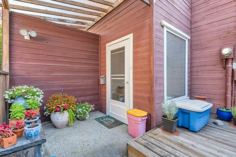 2587 LATIMER AVENUE - photo 4 of 36
