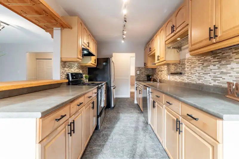 59 928 PREMIER STREET - photo 1 of 33