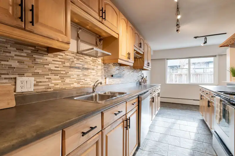 59 928 PREMIER STREET - photo 2 of 33