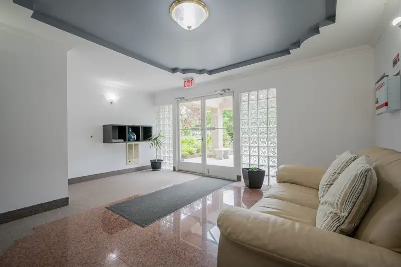 104 15375 17 AVENUE - photo 3 of 23