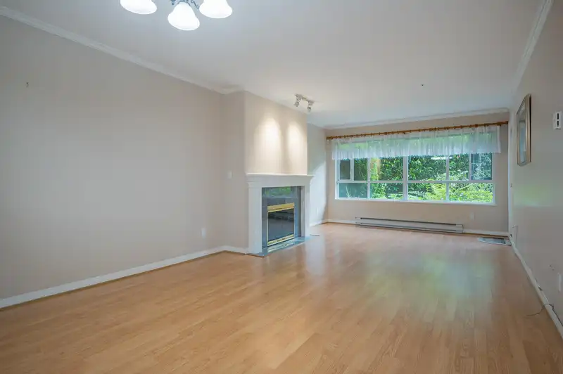 104 15375 17 AVENUE - photo 4 of 23