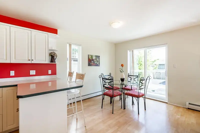375 TEMPE CRESCENT - photo 4 of 29