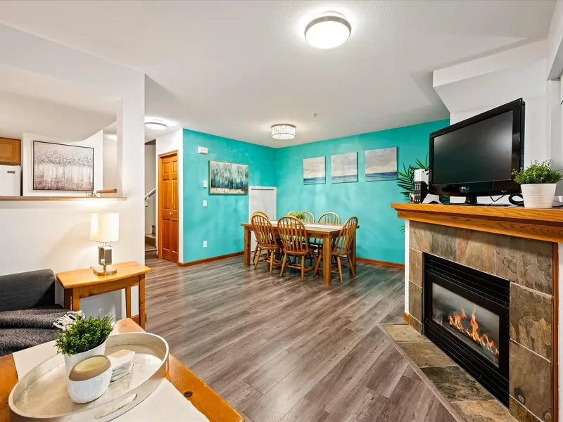 2 4335 NORTHLANDS BOULEVARD - photo 3 of 25