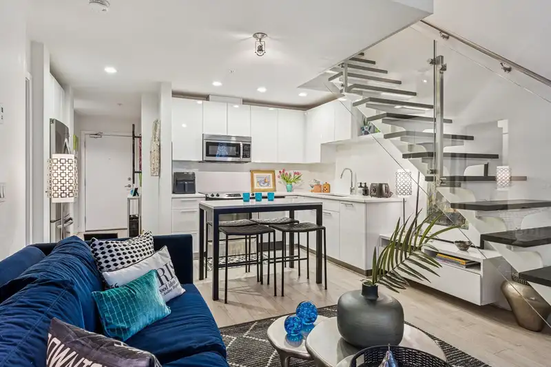 603 733 W 3RD STREET - photo 4 of 39