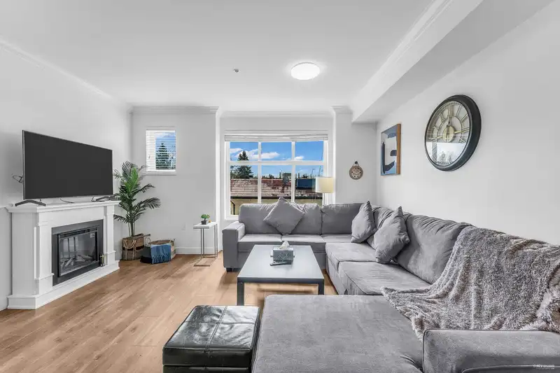 13 21688 52 AVENUE - photo 1 of 36