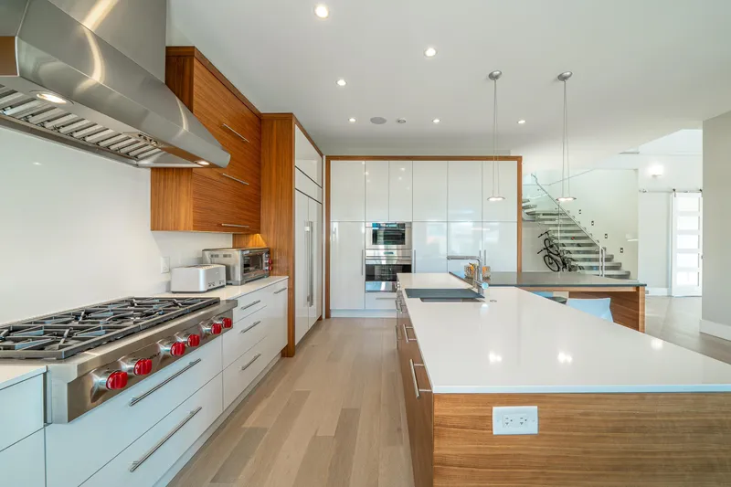 10960 ROSECROFT CRESCENT - photo 4 of 25