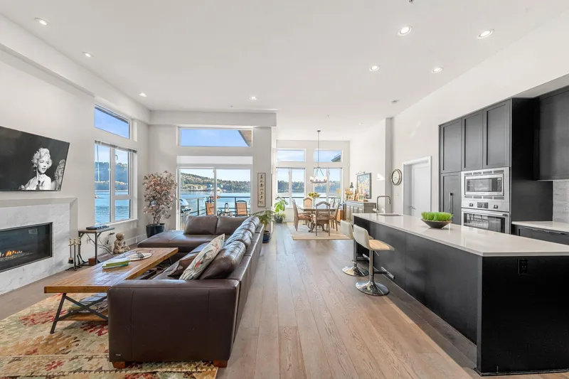 3887 CATES LANDING WAY - photo 3 of 25