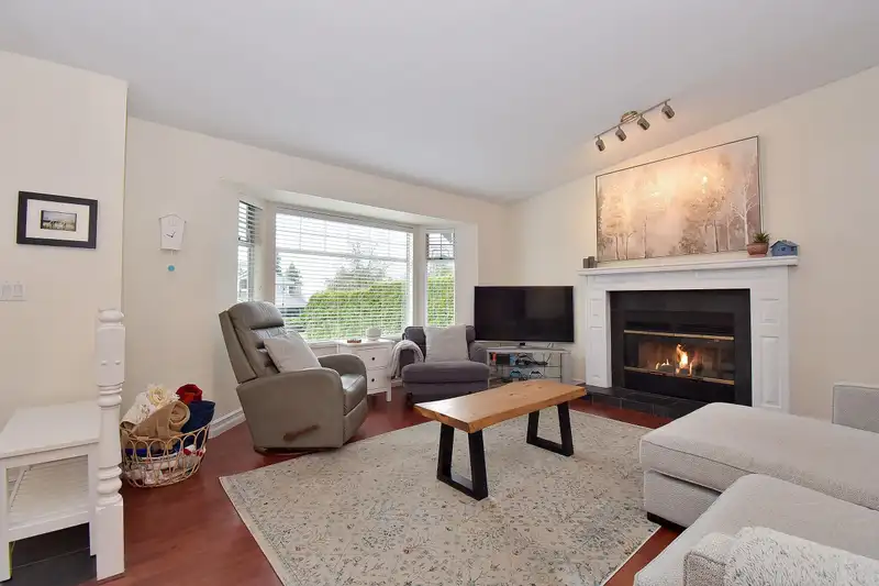 16961 58A AVENUE - photo 3 of 32