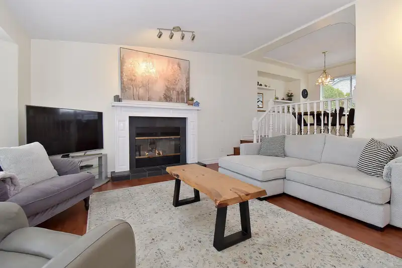 16961 58A AVENUE - photo 4 of 32