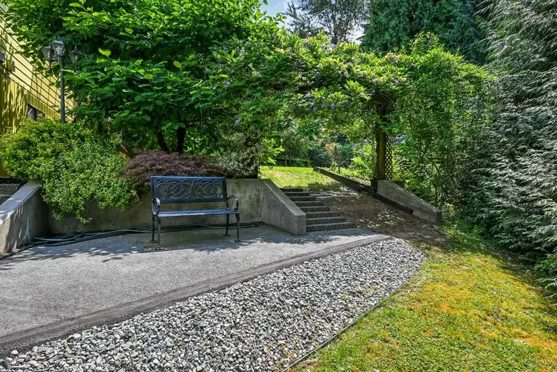 24089 LOUGHEED HIGHWAY - photo 4 of 38