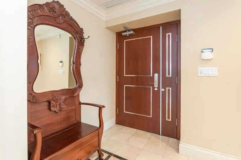 2005 1328 MARINASIDE CRESCENT - photo 2 of 25