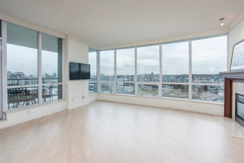 2005 1328 MARINASIDE CRESCENT - photo 4 of 25