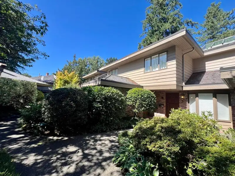 4 4900 CARTIER STREET - photo 1 of 26