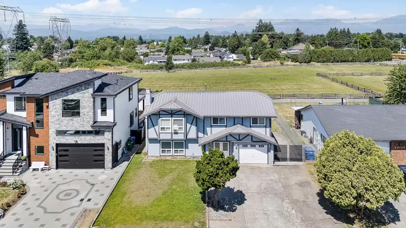 32745 OKANAGAN DRIVE - photo 2 of 40