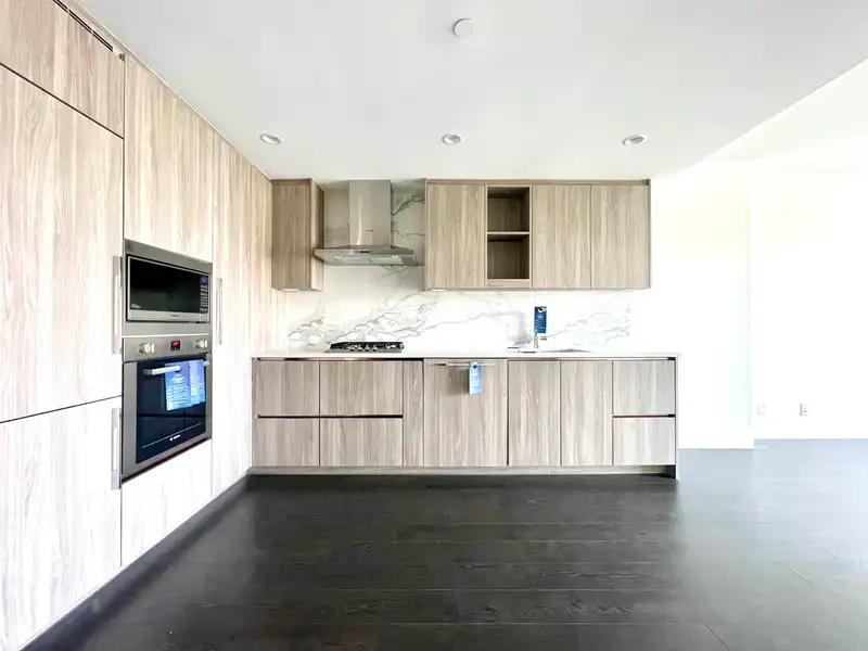 906 4880 LOUGHEED HIGHWAY - photo 2 of 21