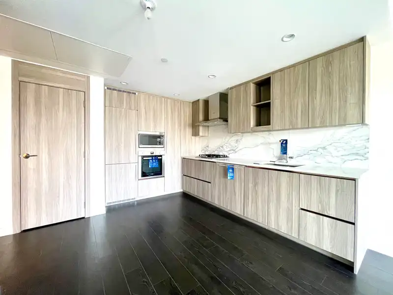 906 4880 LOUGHEED HIGHWAY - photo 4 of 21