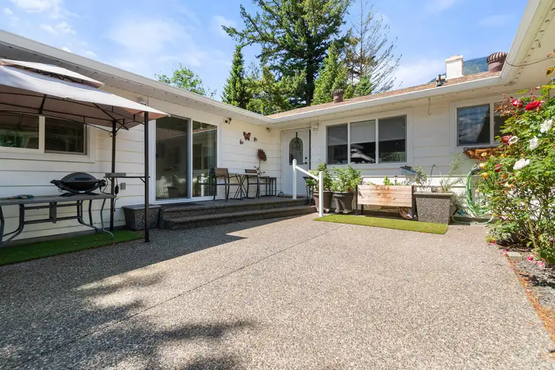 236 WATER AVENUE - photo 4 of 40